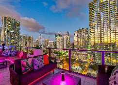 Terraço do RosaSky Rooftop com vista para a cidade